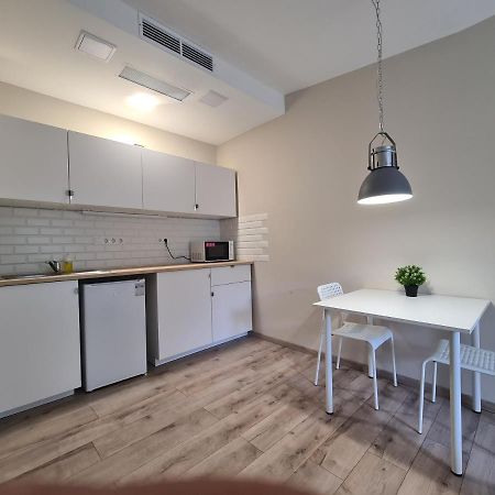 Öt Fenyő Apartmanház Siófok Esterno foto