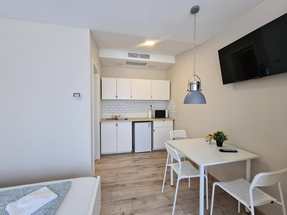 Öt Fenyő Apartmanház Siófok Esterno foto