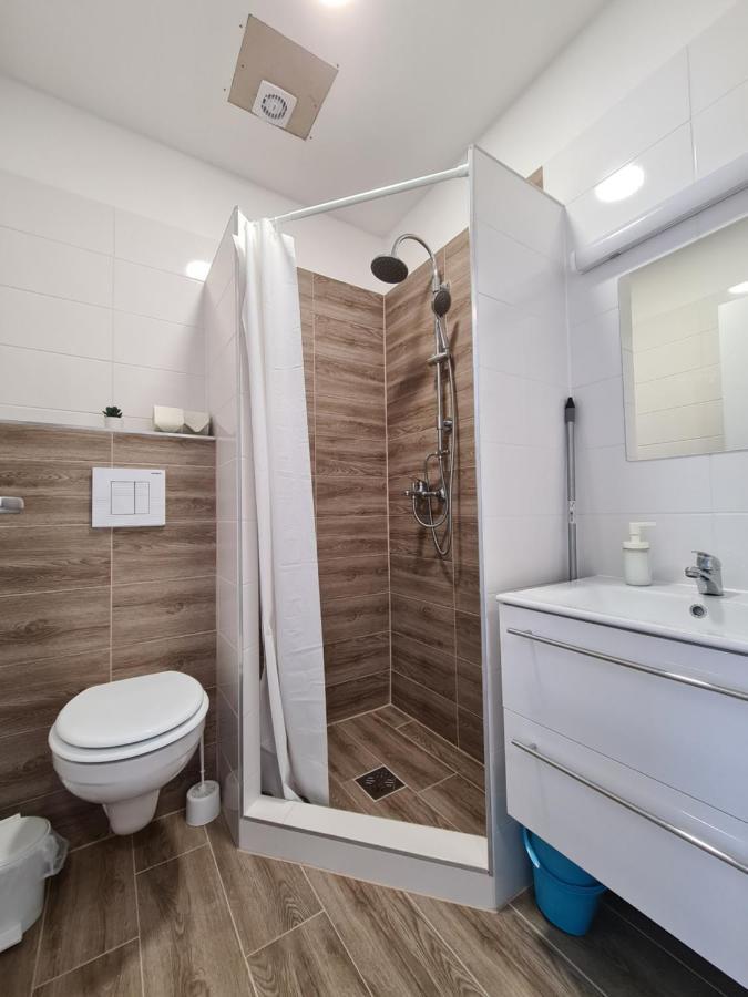 Öt Fenyő Apartmanház Siófok Esterno foto