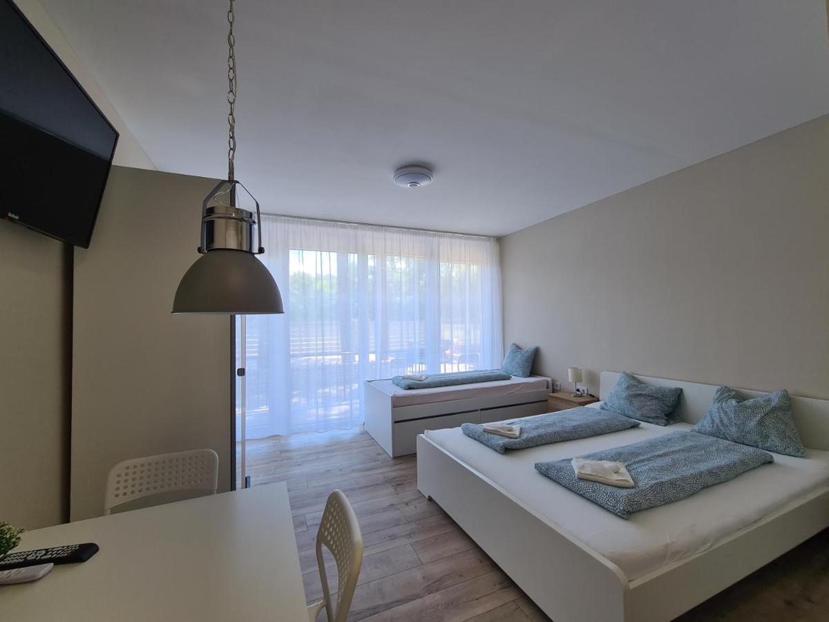 Öt Fenyő Apartmanház Siófok Esterno foto