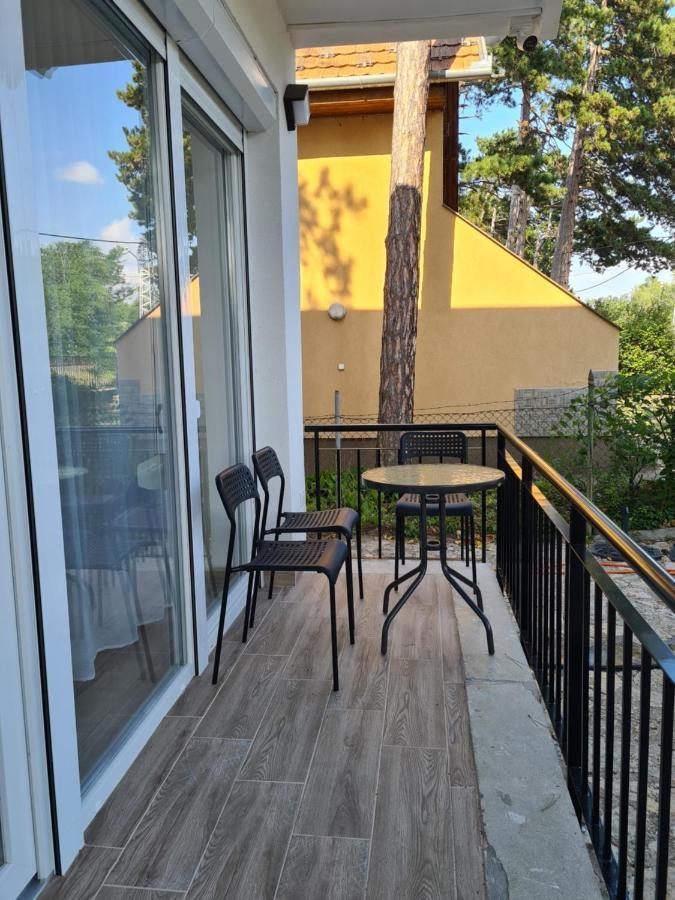 Öt Fenyő Apartmanház Siófok Esterno foto