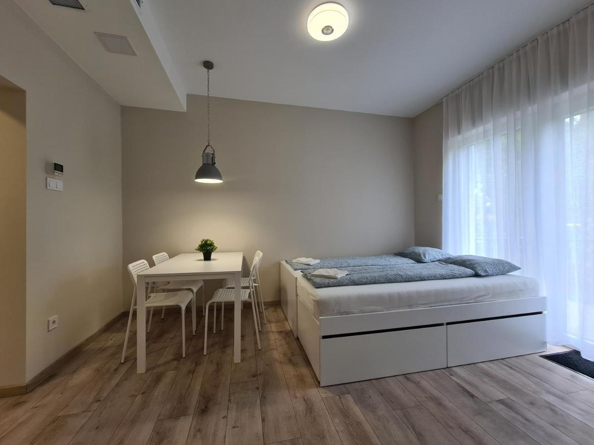 Öt Fenyő Apartmanház Siófok Esterno foto