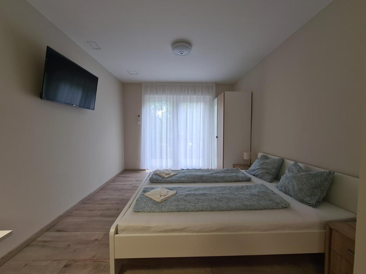 Appartamento Öt Fenyő Apartmanház Siófok Esterno foto