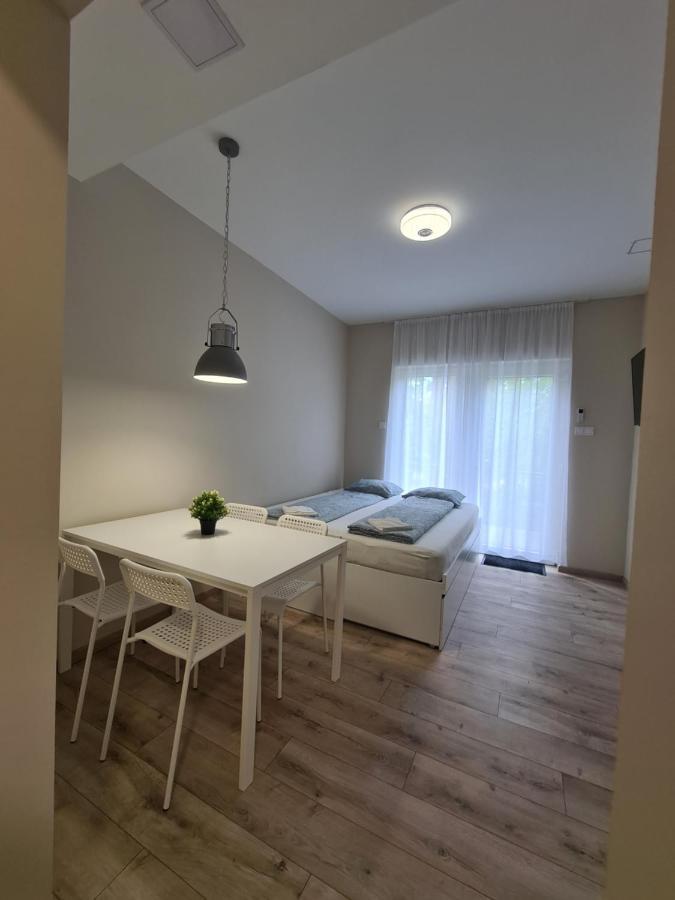 Öt Fenyő Apartmanház Siófok Esterno foto