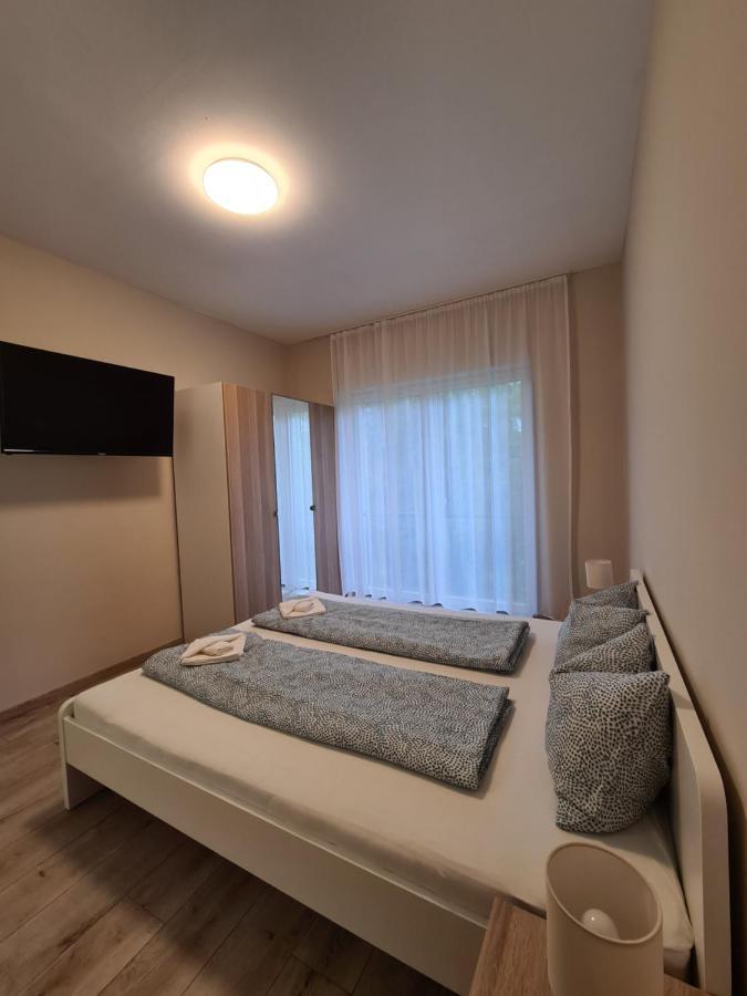 Appartamento Öt Fenyő Apartmanház Siófok Esterno foto