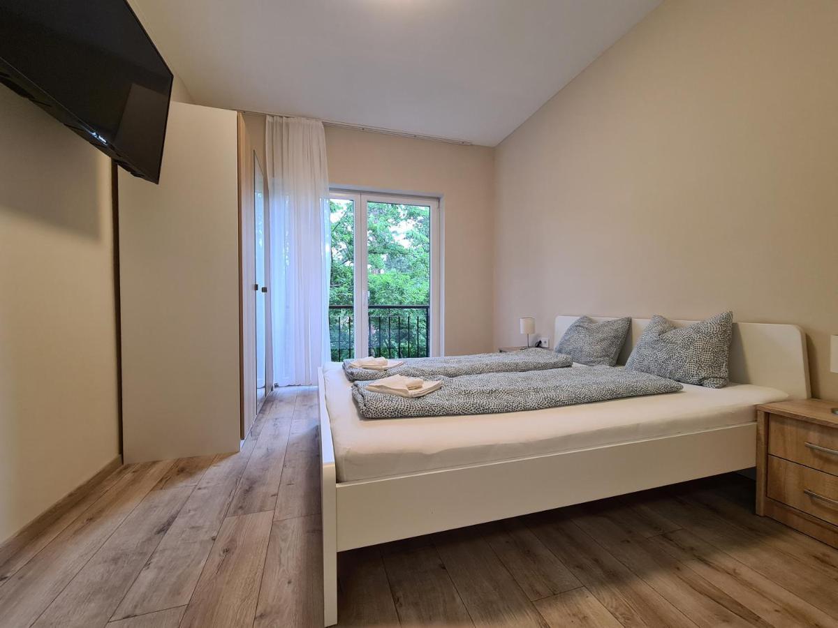 Öt Fenyő Apartmanház Siófok Esterno foto
