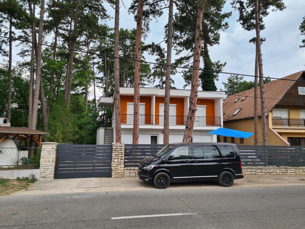 Öt Fenyő Apartmanház Siófok Esterno foto