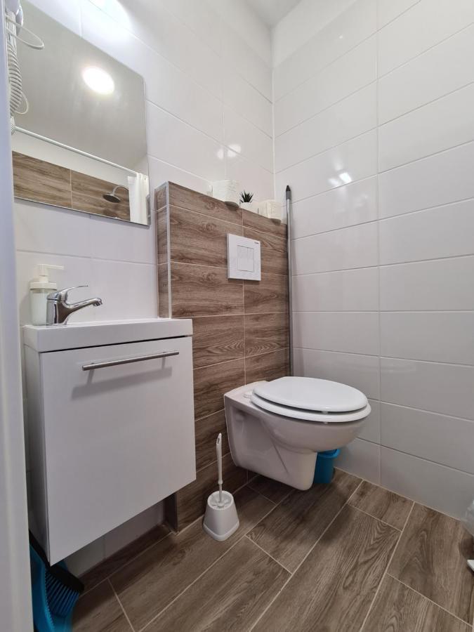 Öt Fenyő Apartmanház Siófok Esterno foto