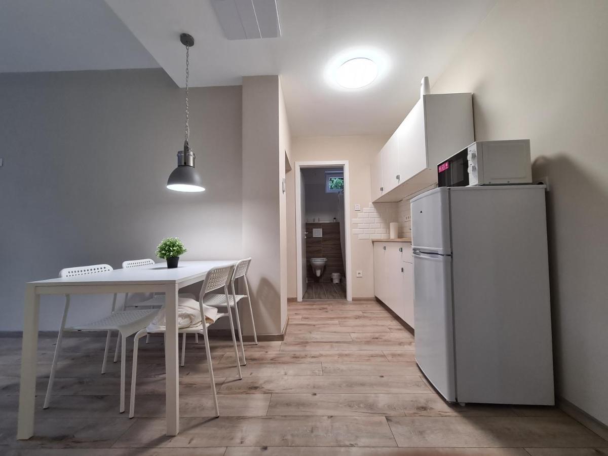 Öt Fenyő Apartmanház Siófok Esterno foto