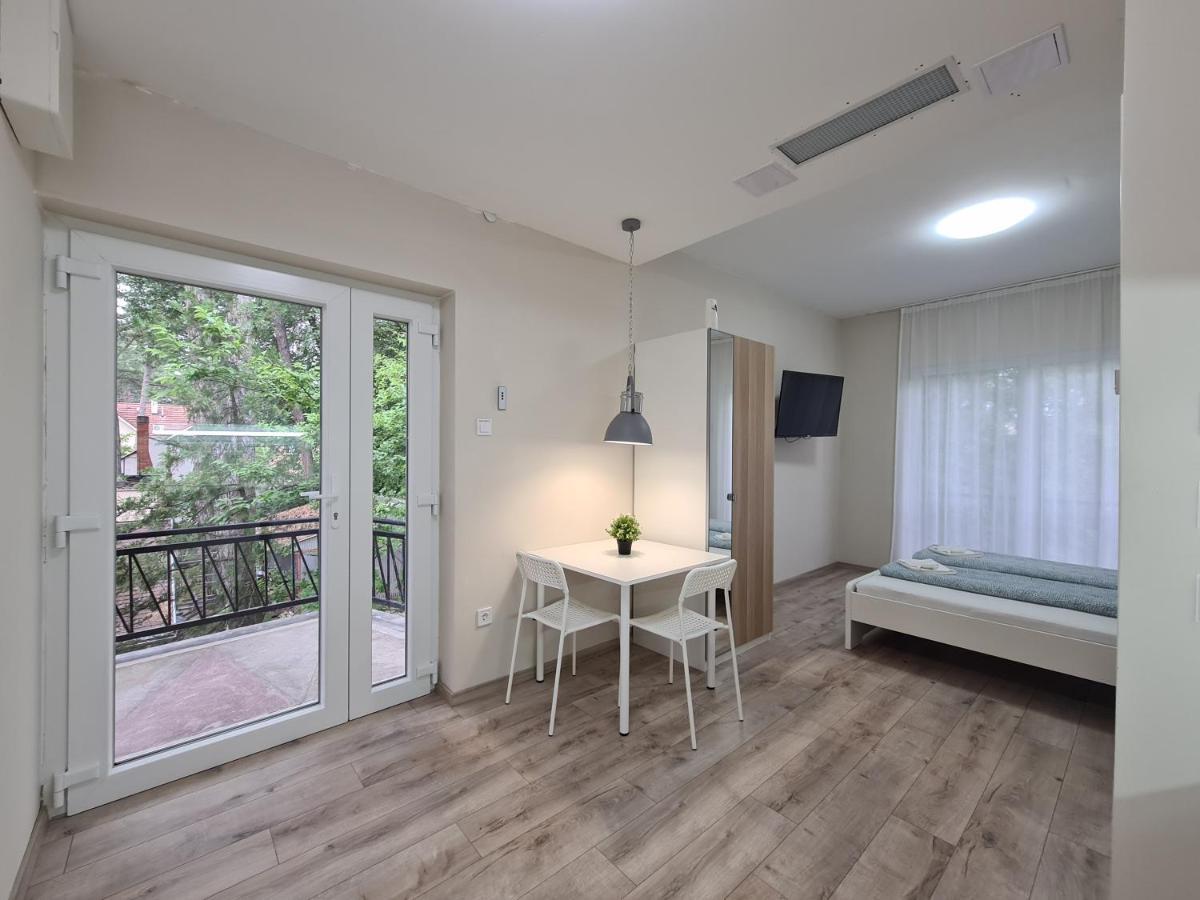 Öt Fenyő Apartmanház Siófok Esterno foto