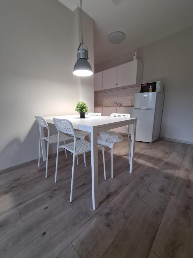 Öt Fenyő Apartmanház Siófok Esterno foto