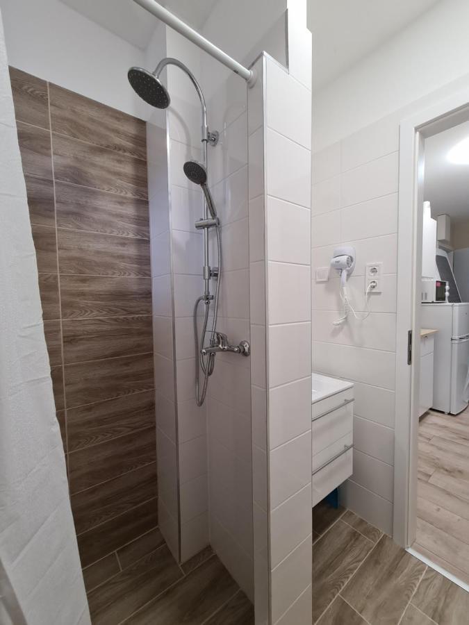 Appartamento Öt Fenyő Apartmanház Siófok Esterno foto