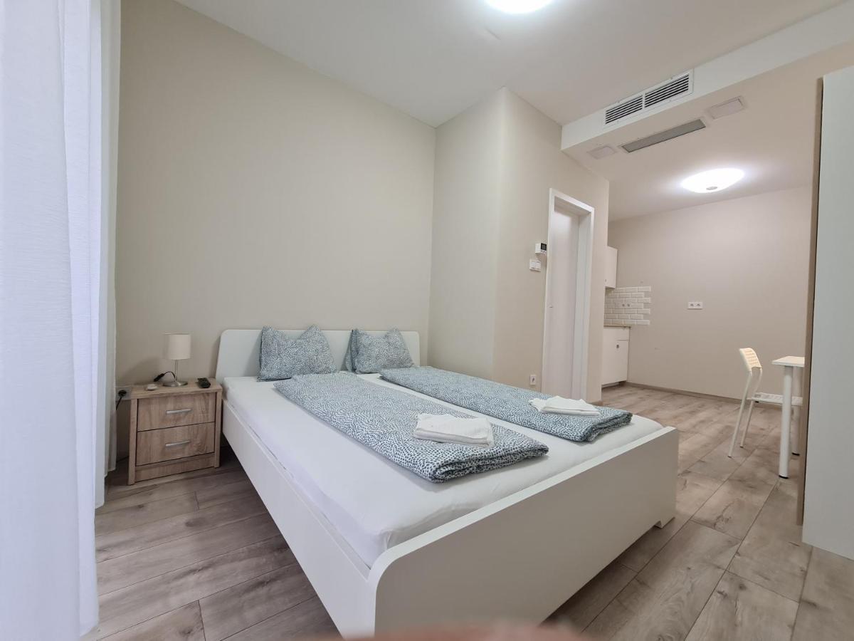 Öt Fenyő Apartmanház Siófok Esterno foto