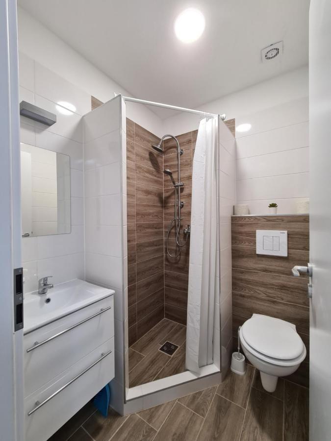 Öt Fenyő Apartmanház Siófok Esterno foto
